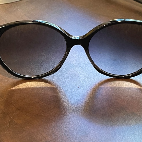 Fendi Sunglasses FE40029U - Picture 4 of 10